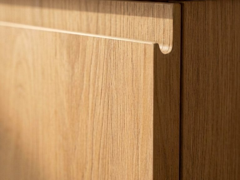 Cabinet door in synchronized melamine